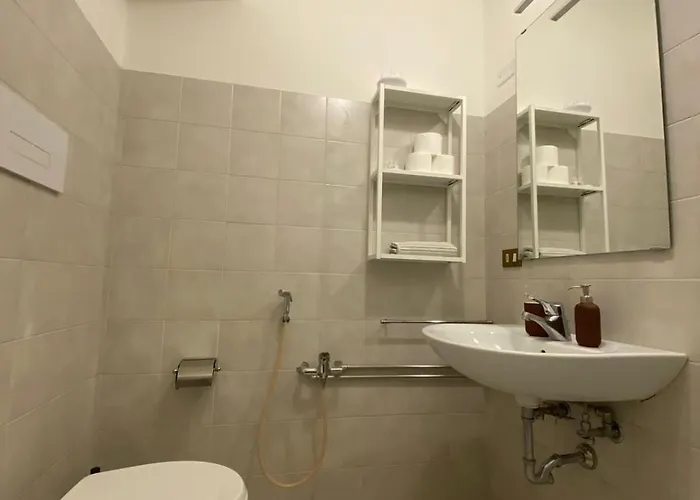 At The Column Square شقة