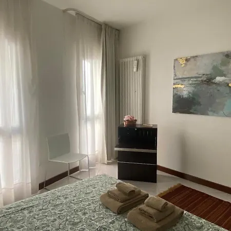 Apartment At The Column Square *